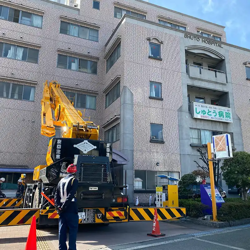 大阪府大阪市福島区　レッカー工事の現場　歩行者および車両の誘導等