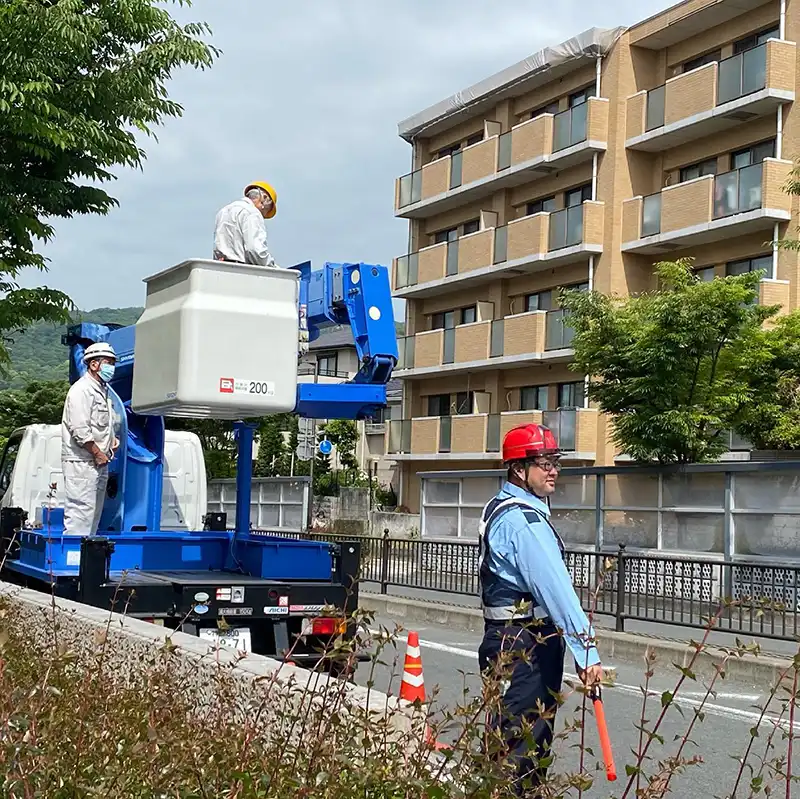 兵庫県芦屋市　電灯工事の現場　歩行者および車両の誘導等