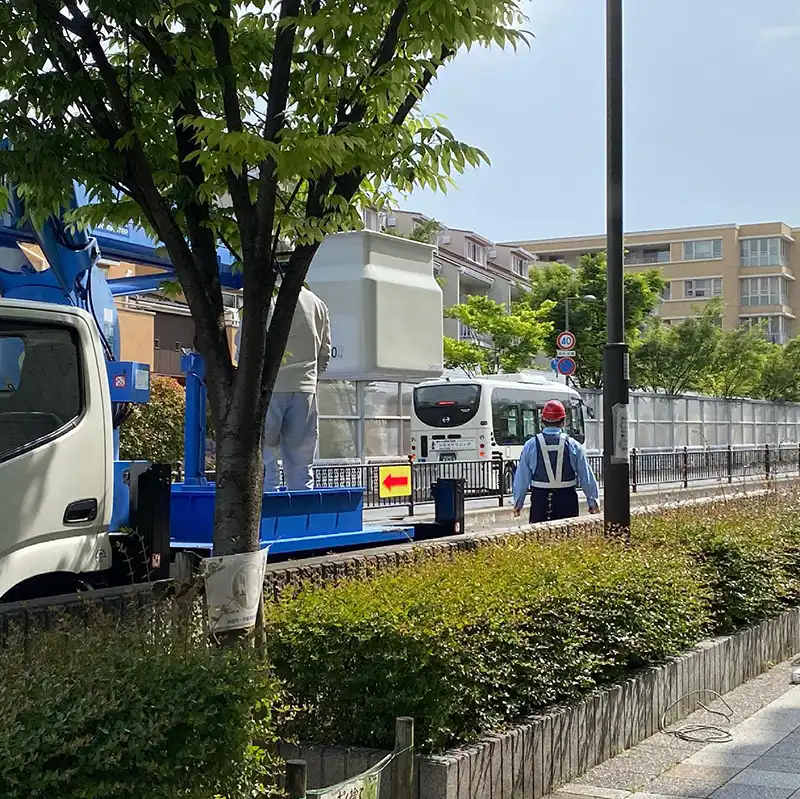 兵庫県芦屋市　電灯工事の現場　歩行者および車両の誘導等