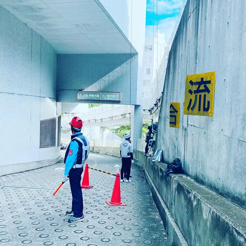 兵庫県神戸市中央区　工事現場　歩行者および車両の誘導等