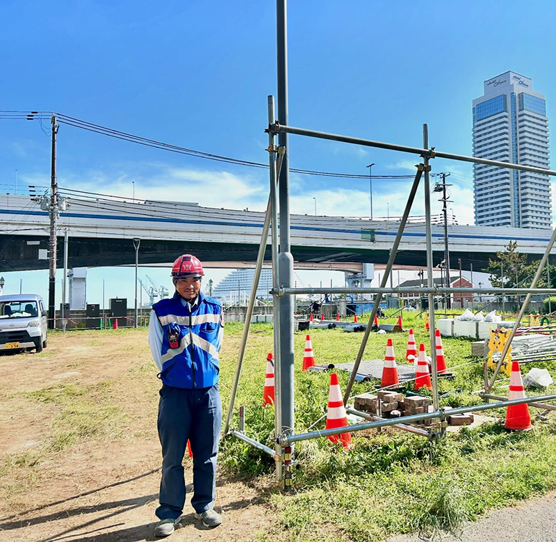 兵庫県神戸市　メリケンパークの工事現場　歩行者および車両の誘導等