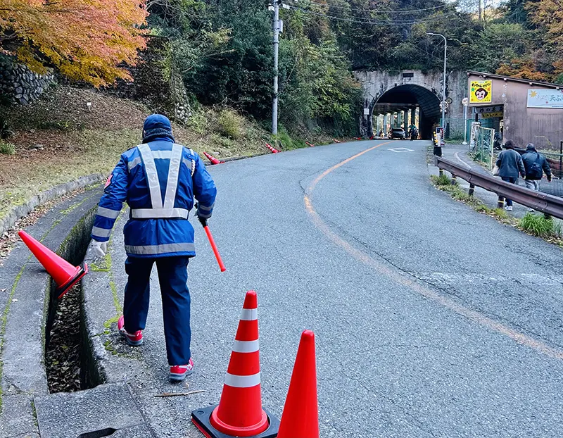 大阪府箕面市　イベント警備　箕面大滝もみじまつりでの警備