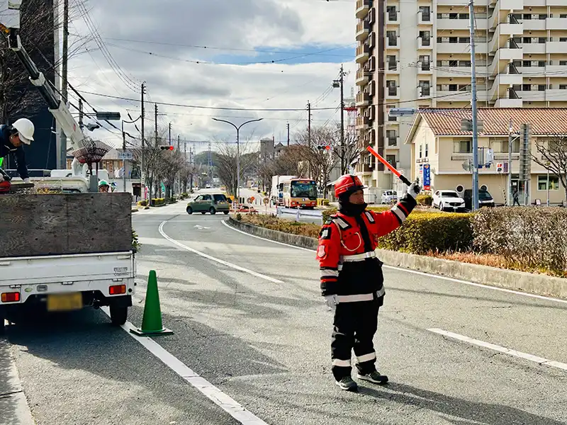 兵庫県三田市　交通誘導警備　造園伐採作業にともなう車両誘導警備