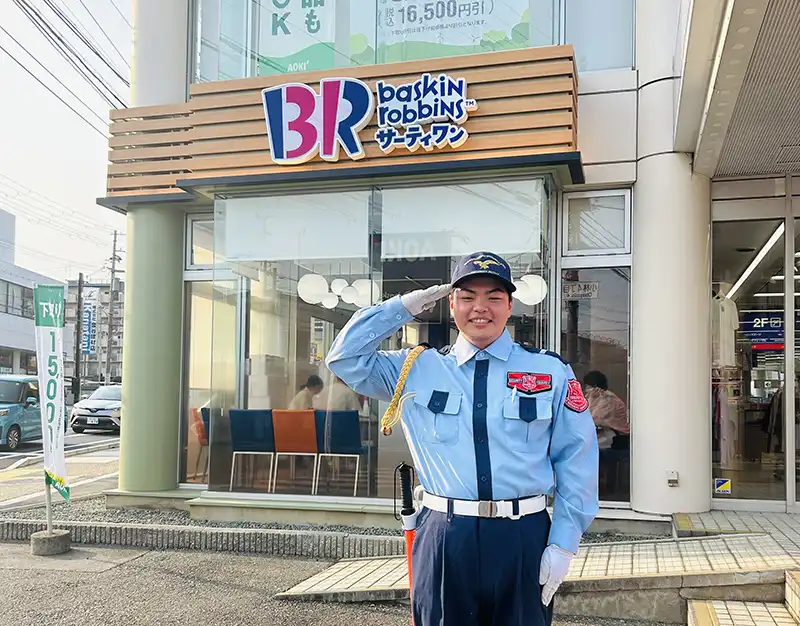 兵庫県宝塚市　店舗警備　サーティワンアイスクリーム宝塚小林店様　周辺混雑時の誘導・案内