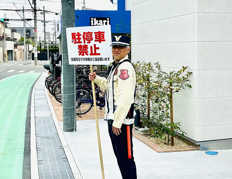 大阪府豊中市 店舗警備 いかりスーパー豊中緑丘店様 駐車場での車両の誘導・案内
