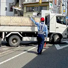 兵庫県川西市　マンション建設での交通誘導　工事現場