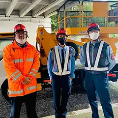 兵庫県神戸市北区　大規模工事現場での片側交互通行、高所作業場所における歩行者の安全確保