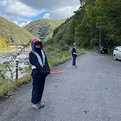 
兵庫県宝塚市武田尾駅　交通誘導　工事現場での歩行者および車両の誘導等