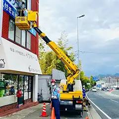 兵庫県川西市　工事現場　看板取付工事現場での警備業務