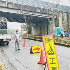 兵庫県神戸市北区　工事現場　足場解体警備　工事現場における交通誘導