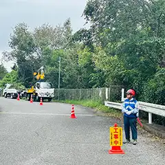 兵庫県三田市　工事現場　電気工事の現場における歩行者および車両の誘導等