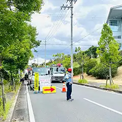兵庫県三田市　工事現場　舗装工事に伴う警備、歩行者および車両の誘導等