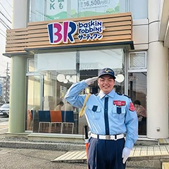 兵庫県宝塚市　店舗警備　サーティワンアイスクリーム宝塚小林店様　周辺混雑時の誘導・案内