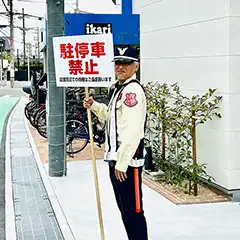 大阪府豊中市　店舗警備　いかりスーパー豊中緑丘店様　駐車場での車両の誘導・案内